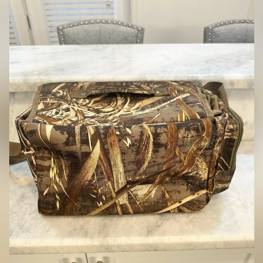 Air Blind Bag | Hunter’s Choice Bag with Strap and multiple compartments.